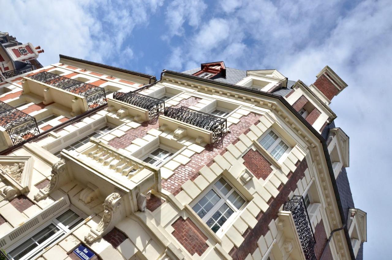 Hôtel Le Fer à Cheval Trouville-sur-Mer Exterior foto