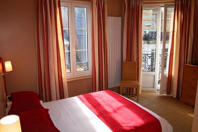 Hôtel Le Fer à Cheval Trouville-sur-Mer Exterior foto