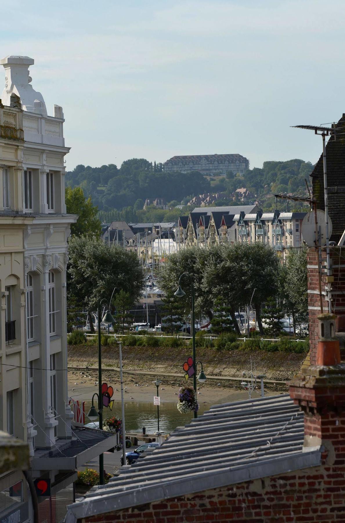 Hôtel Le Fer à Cheval Trouville-sur-Mer Exterior foto